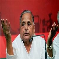 SP refuses to blink on Durga Shakti Nagpal, as Mulayam backs UP govt